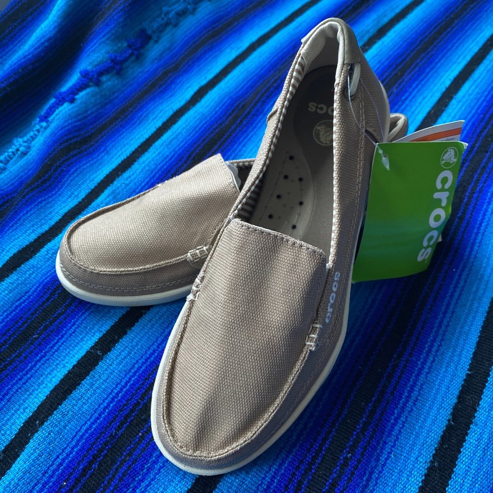 CROCS - Womens Walu Canvas Loafer in Khaki/Stucco